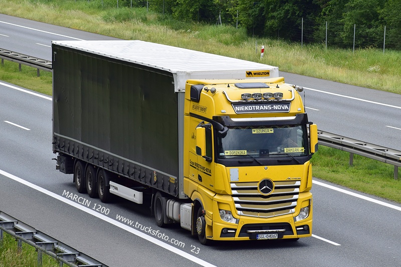 _DSC4451 NIEKOTRANS-NOVA-crop-ACTROS MP4.JPG