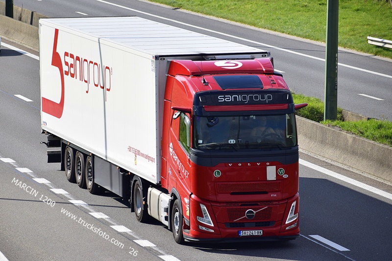 _DSC6673 Sani Group-crop-VOLVO FH AERO.JPG