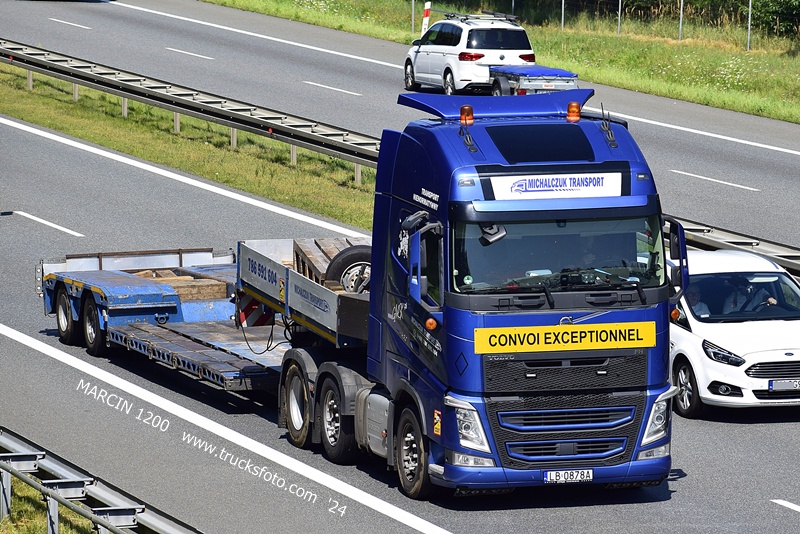 _DSC00011 (1382) MICHALCZUK TRANSPORT-crop-VOLVO FH4.JPG