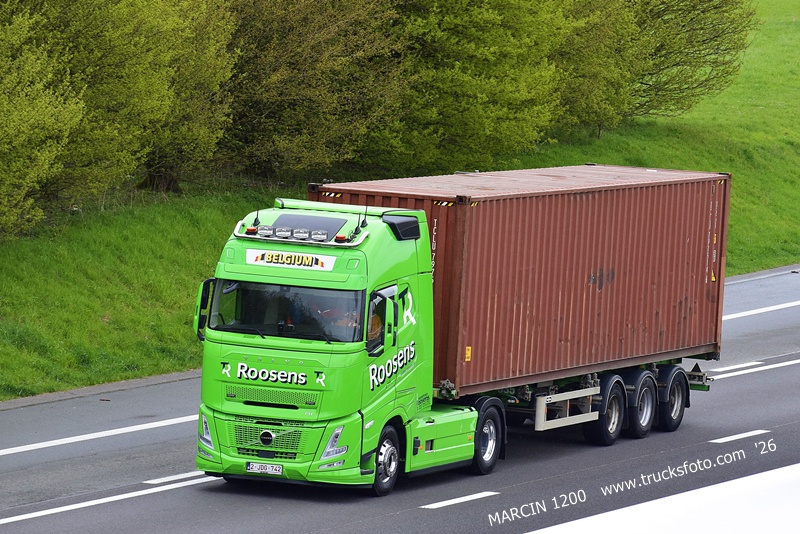 _DSC5357 ROOSENS-crop-VOLVO FH AERO.JPG