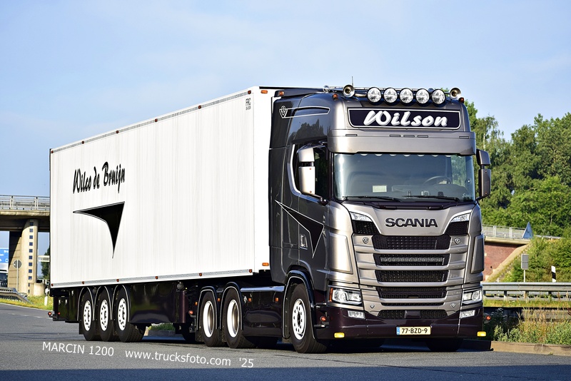 _DSC8311 WILSON-crop-SCANIA S V8.JPG