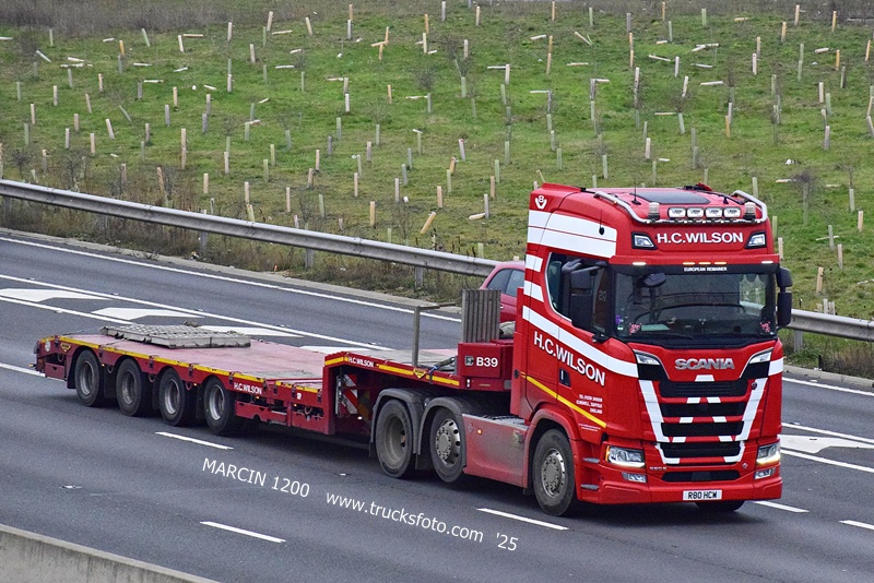 _DSC0146 H.C.WILSON-crop-SCANIA S660 V8.JPG