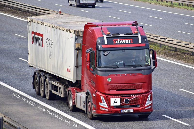 _DSC3825 Schwarz-crop-VOLVO FH AERO.JPG