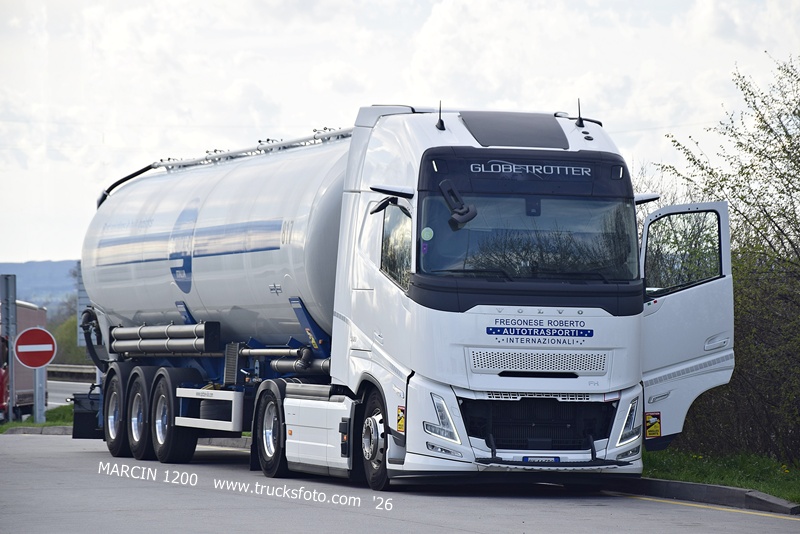 _DSC4455 FREGONESE ROBERTO-crop-VOLVO FH AERO.JPG