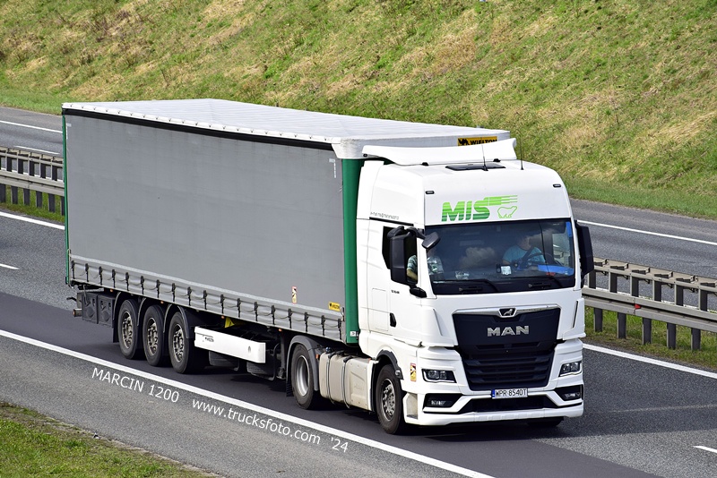 _DSC00011 (313) MIŚ-crop-MAN TGX II.JPG