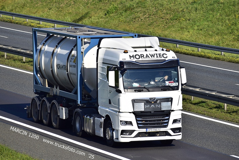 _DSC3527 MORAWIEC-crop-MAN TGX II.JPG