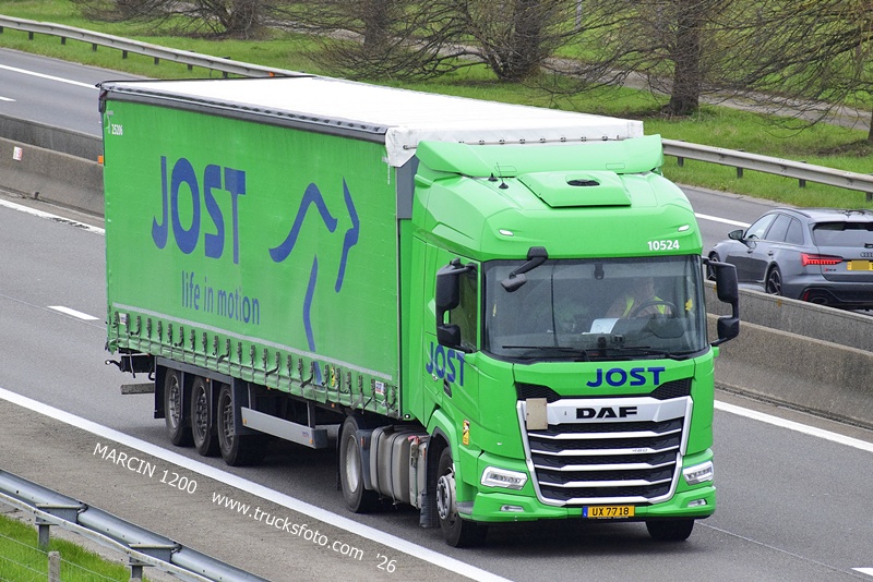 _DSC5006 JOST-crop-DAF XF.JPG