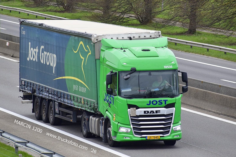 _DSC5072 JOST-crop-DAF XF.JPG