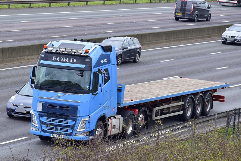 _DSC0428 FORD-crop-VOLVO FH4.JPG