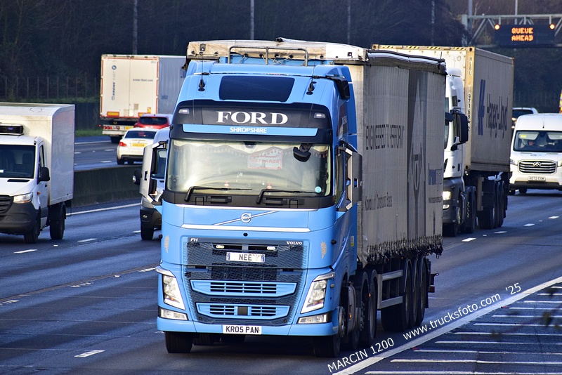 _DSC9536 FORD-crop-VOLVO FH4.JPG