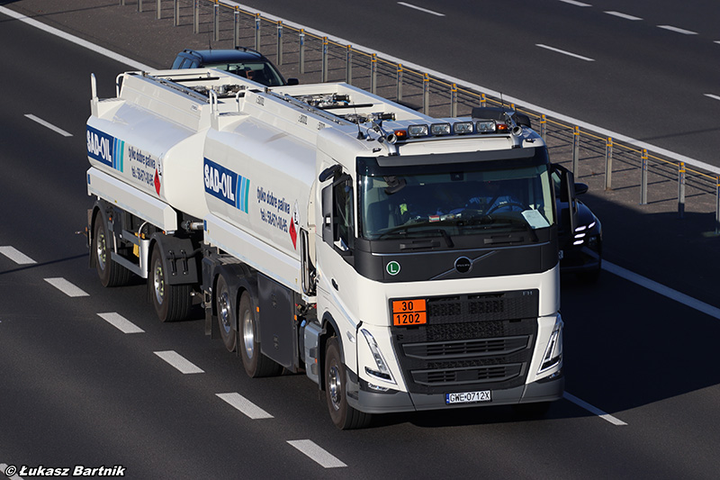 IMG_9223 Volvo FH SadOil.jpg