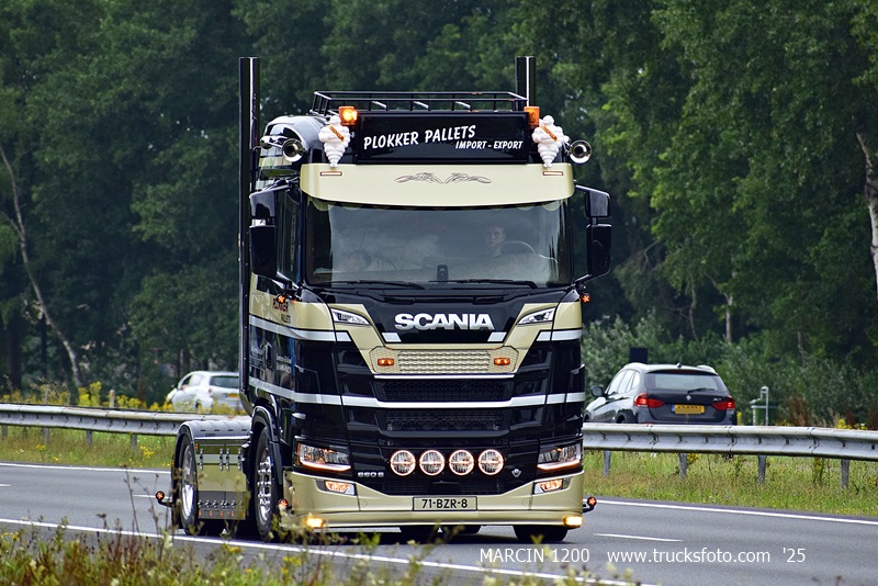 _DSC0826 PLOKKER PALLETS-crop-SCANIA S660 V8.JPG