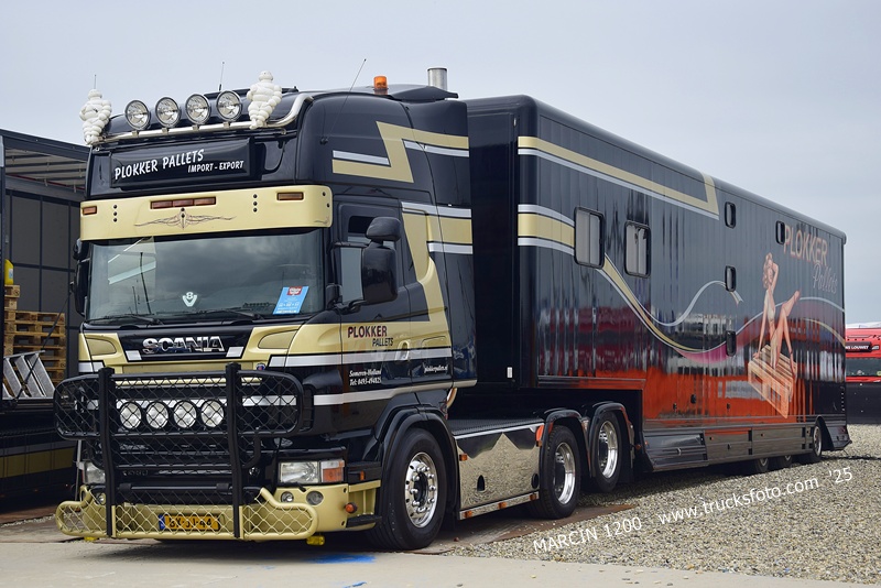 _DSC1525 PLOKKER PALLETS-crop-SCANIA R580 V8.JPG