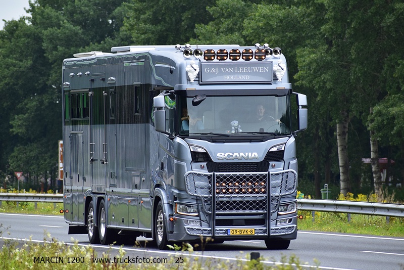 _DSC0325 G.&J. van LEEUWEN-crop-SCANIA S.JPG