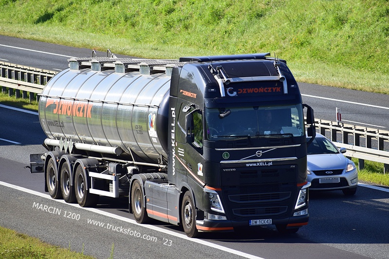 _DSC7053 DZWOŃCZYK-crop-VOLVO FH4.JPG