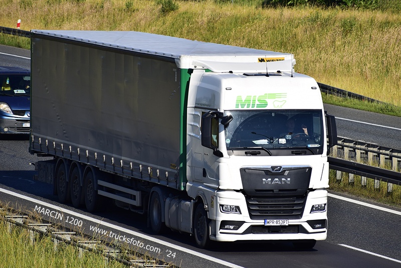 _DSC00011 (998) MIŚ-crop-MAN TGX II.JPG