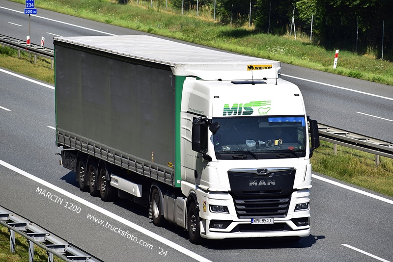 _DSC00011 (1390) MIŚ-crop-MAN TGX II.JPG