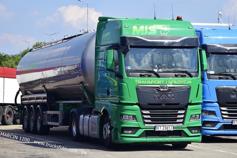 _DSC00011 (1526) MIŚ-crop-MAN TGX II.JPG