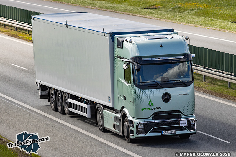 Mercedes-Benz ActrosL Procabin - GreenPetrol.jpg