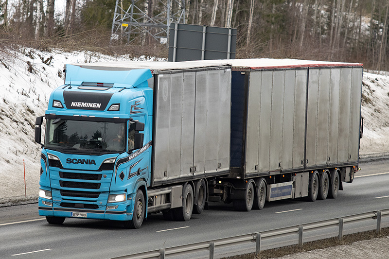 Scania R520 V8 - Nieminen.jpg
