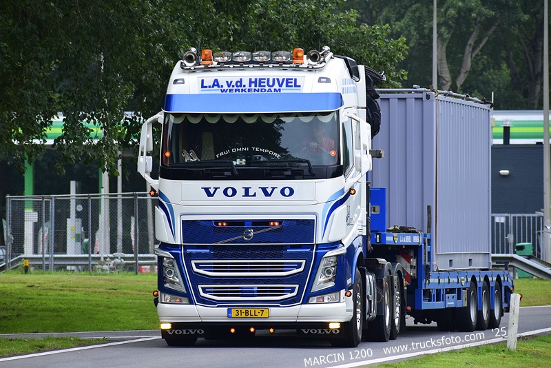 _DSC9681 L.A.v.d.HEUVEL-crop-VOLVO FH4.JPG