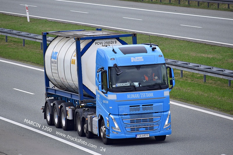 _DSC00011 (163) NIJMAN ZEETANK-crop-VOLVO FH5.JPG
