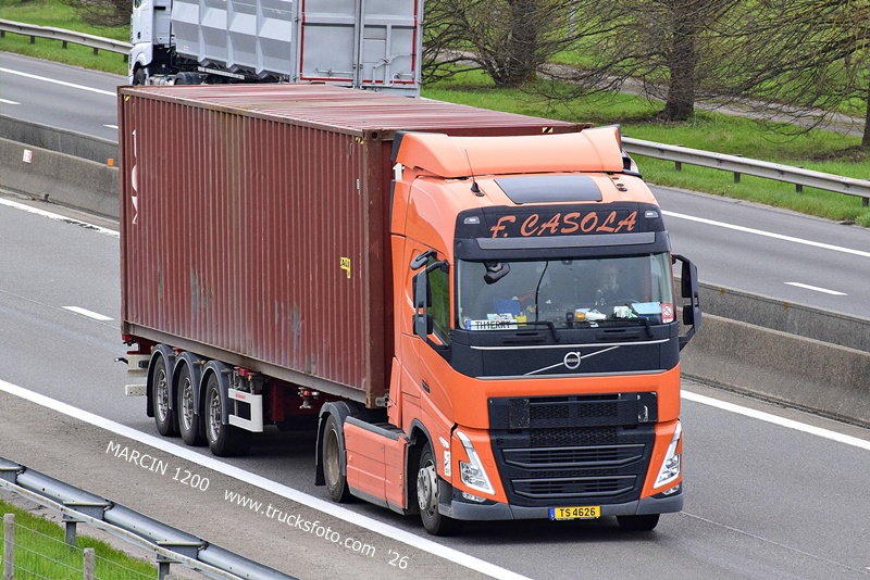 _DSC4967 F.CASOLA-crop-VOLVO FH5.JPG