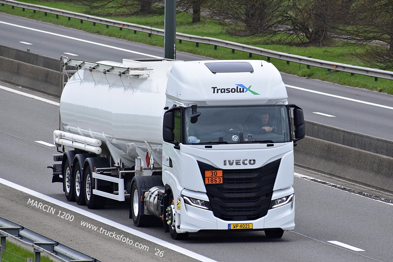 _DSC4719 TRASOLUX-crop-IVECO S-WAY.JPG