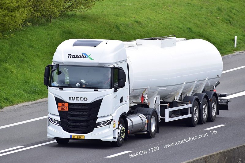 _DSC5523 TRASOLUX-crop-IVECO S-WAY.JPG